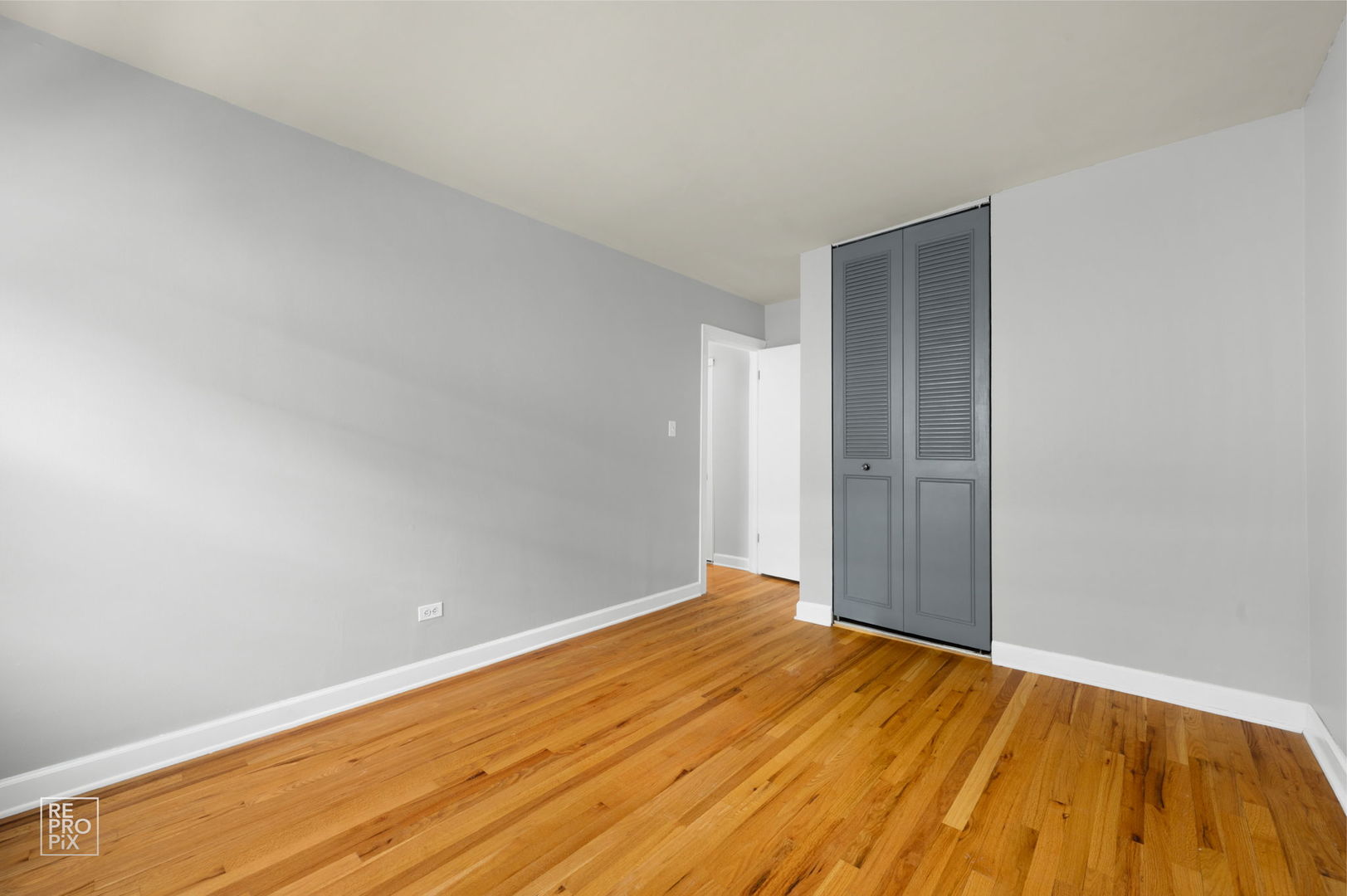 81 S 6th Avenue #202, La Grange, IL 60525