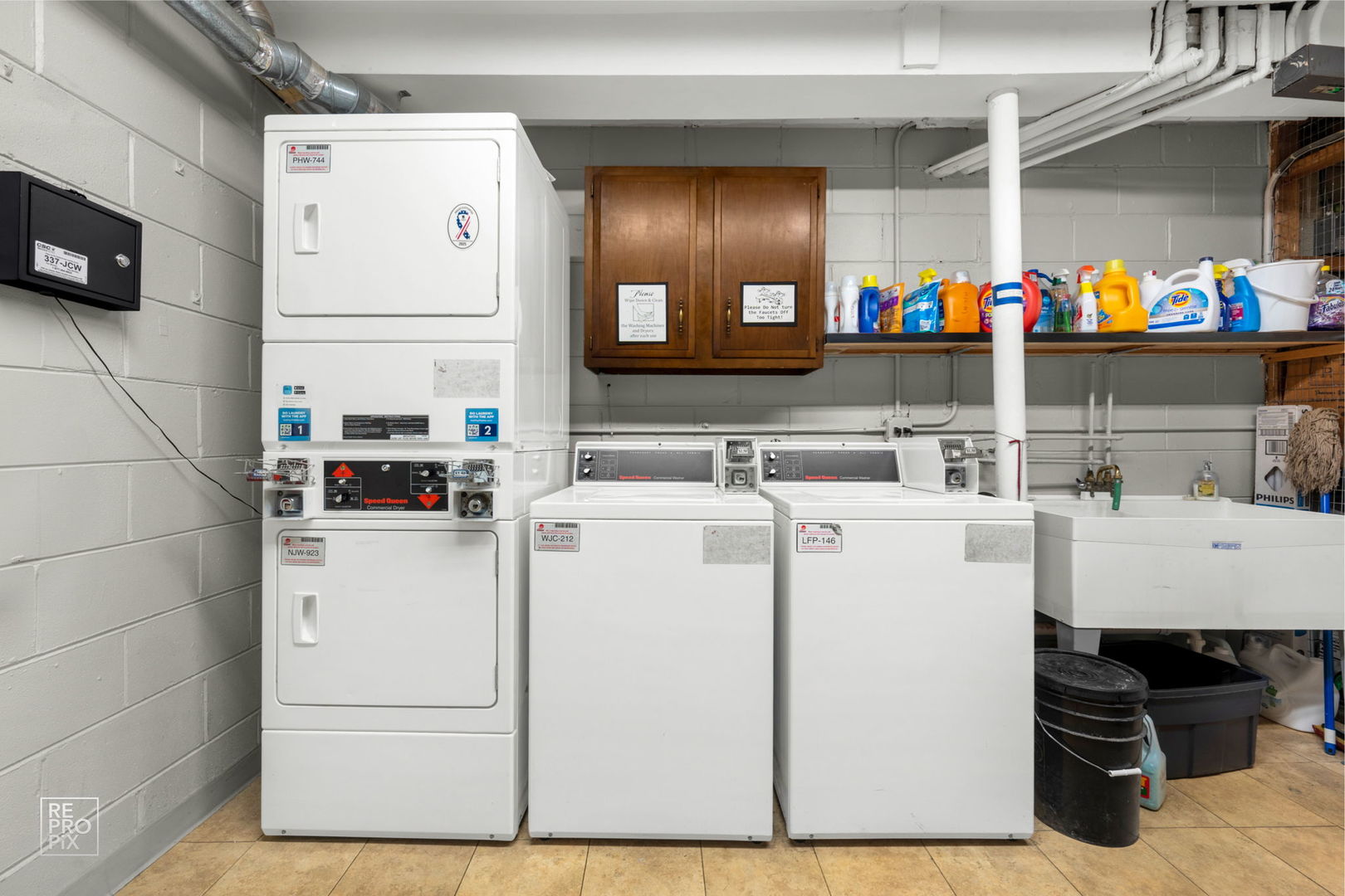 81 S 6th Avenue #202, La Grange, IL 60525