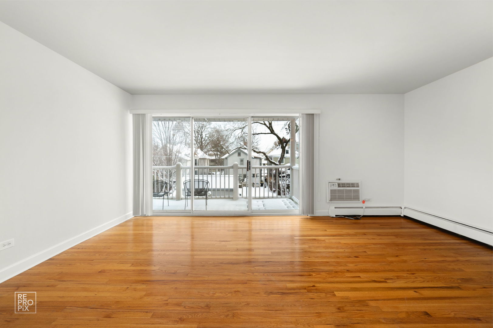 81 S 6th Avenue #202, La Grange, IL 60525