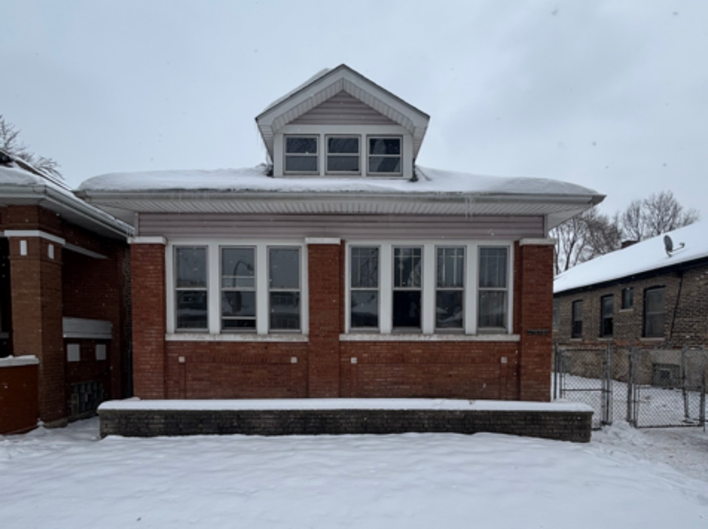 8025 S Euclid Avenue, Chicago, IL 60617