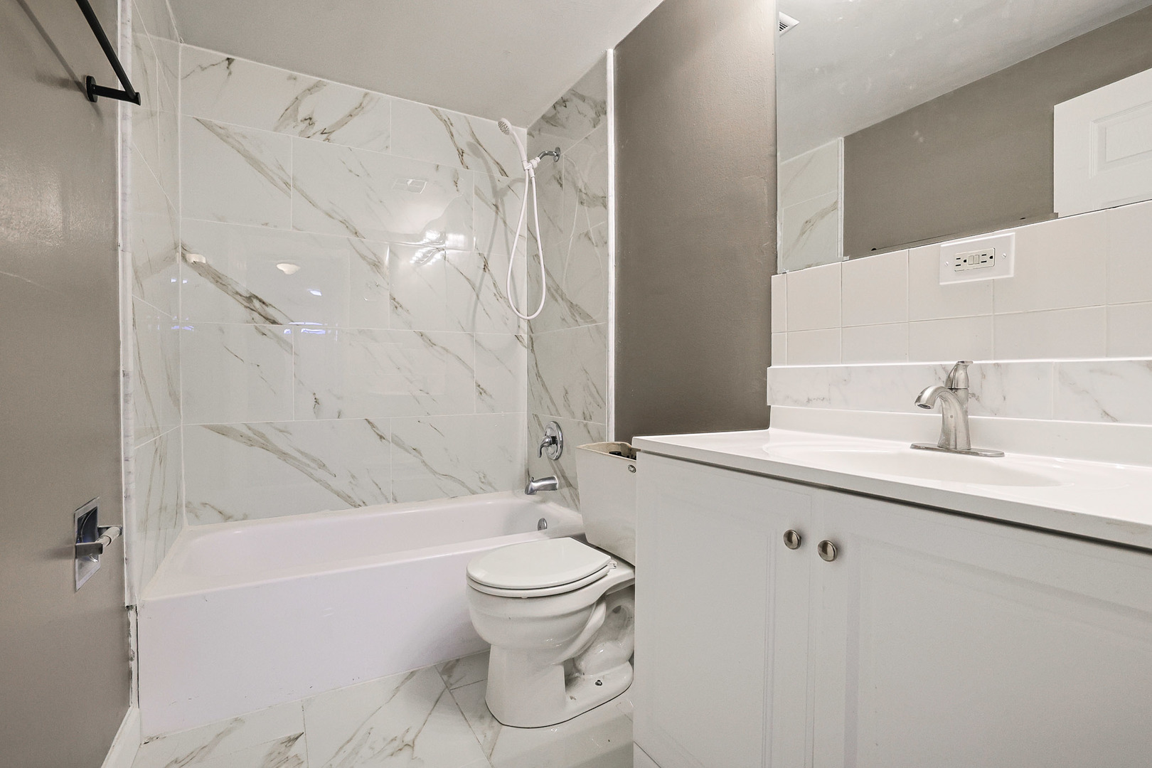 1304 Yarmouth Court #1304, Schaumburg, IL 60193