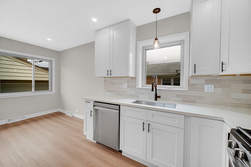 7636 W Strong Street, Norridge, IL 60706