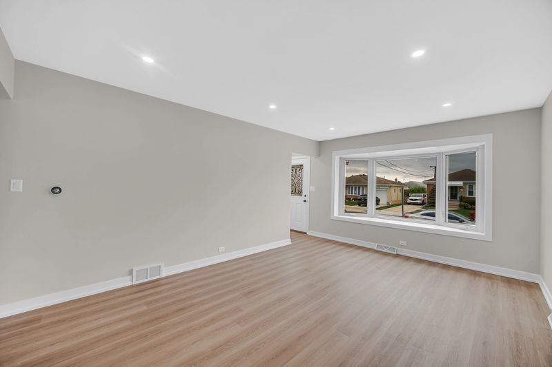 7636 W Strong Street, Norridge, IL 60706