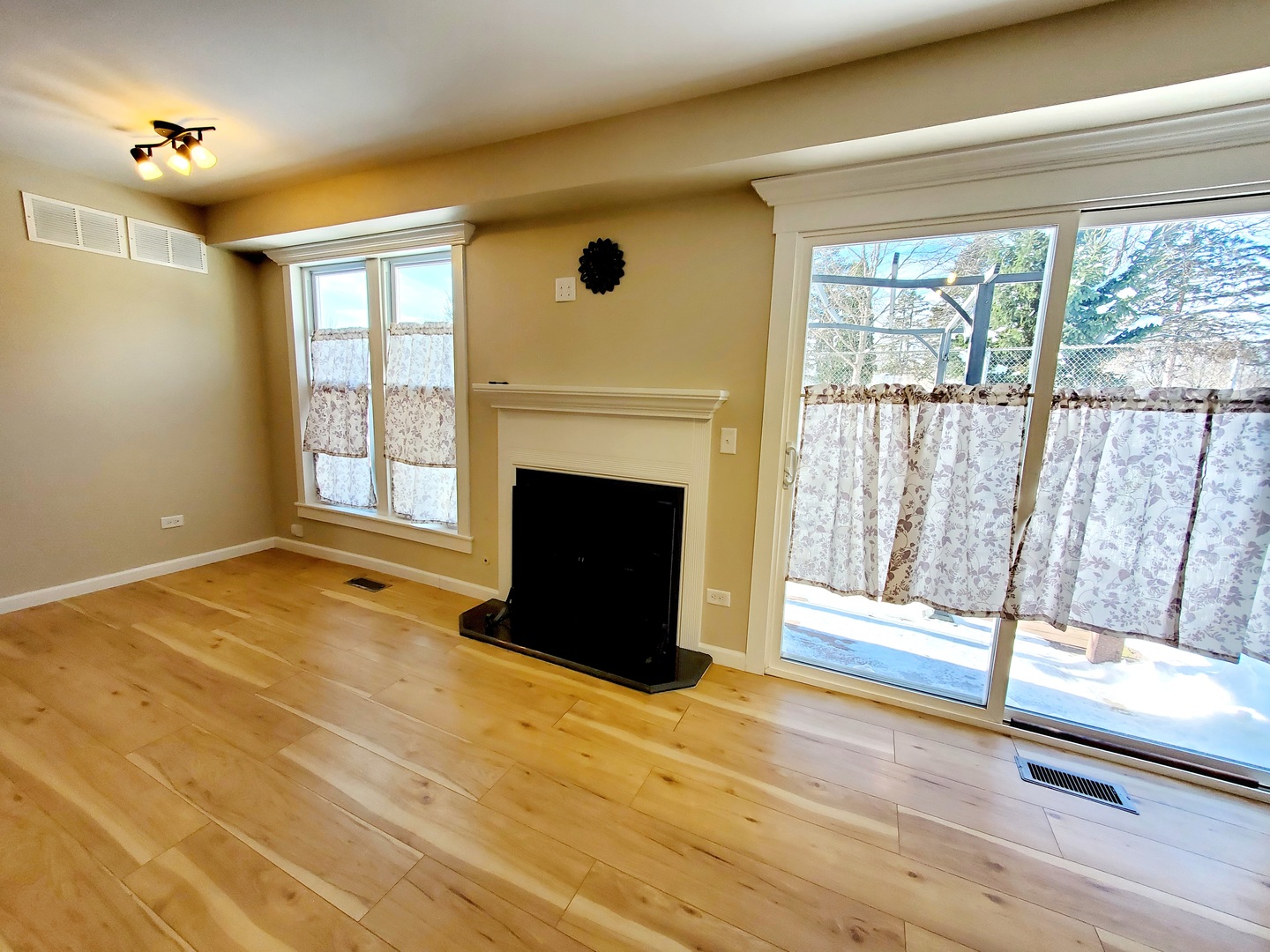 1422 N Driftwood Avenue, Palatine, IL 60067