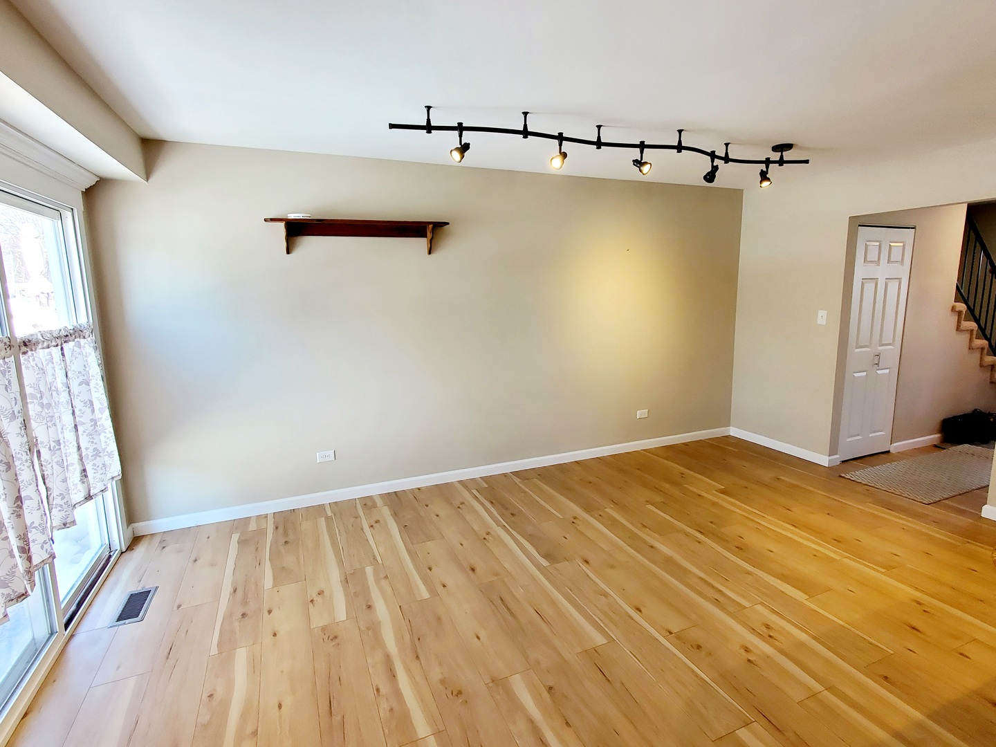 1422 N Driftwood Avenue, Palatine, IL 60067