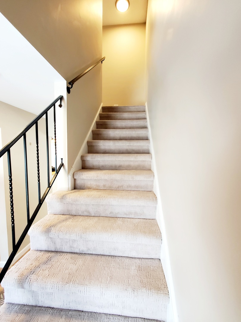 1422 N Driftwood Avenue, Palatine, IL 60067