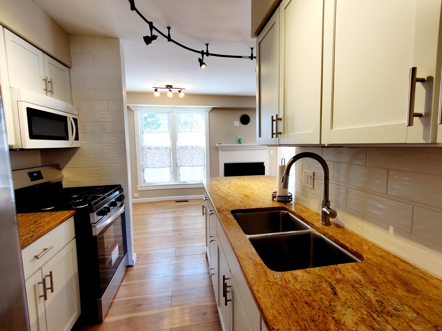 1422 N Driftwood Avenue, Palatine, IL 60067