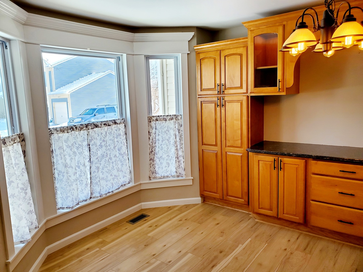 1422 N Driftwood Avenue, Palatine, IL 60067