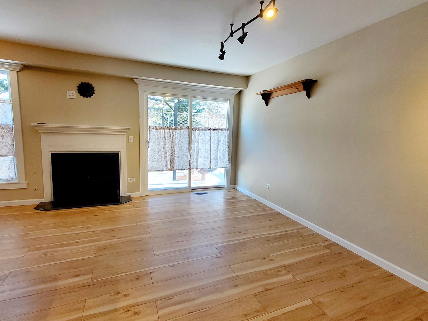 1422 N Driftwood Avenue, Palatine, IL 60067