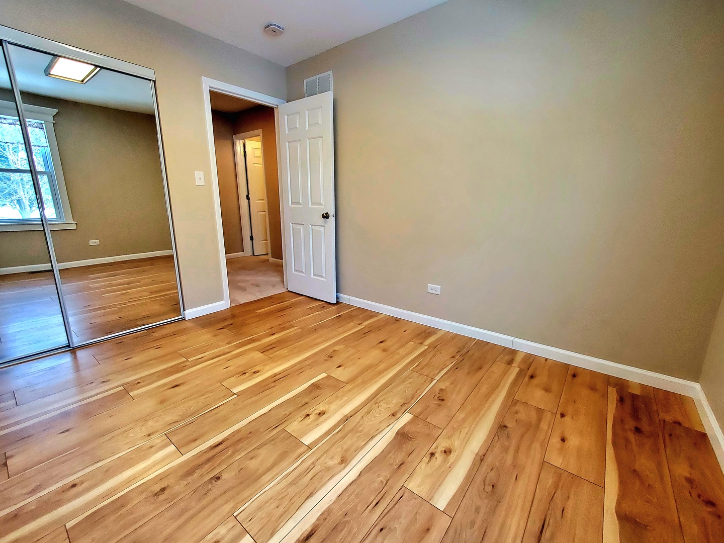 1422 N Driftwood Avenue, Palatine, IL 60067