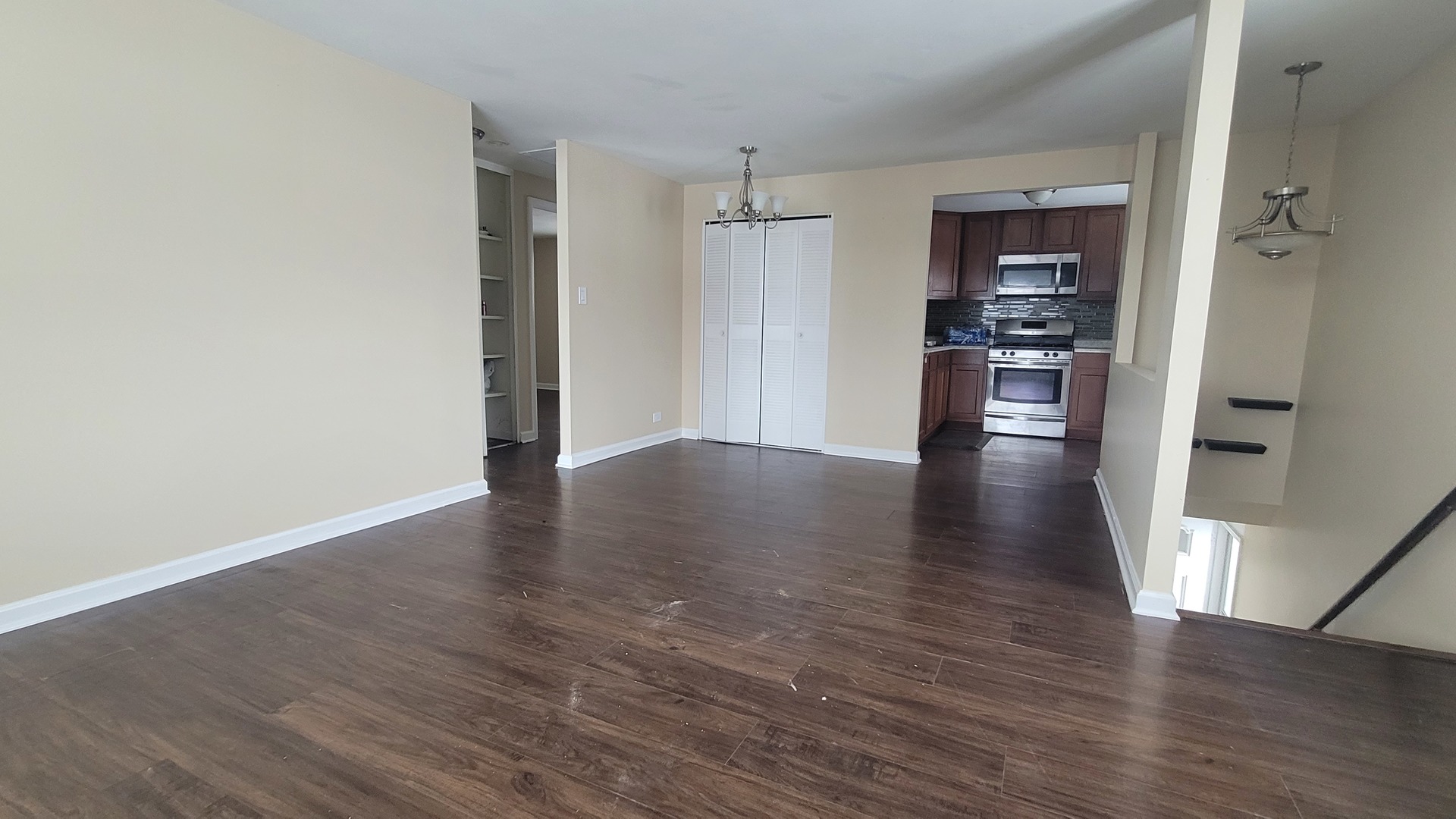 107 TONSET Court #107, Schaumburg, IL 60193