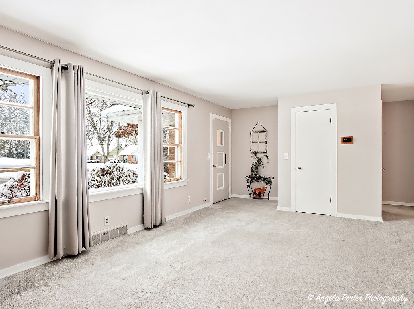 50 E Oak Street, Fox Lake, IL 60020