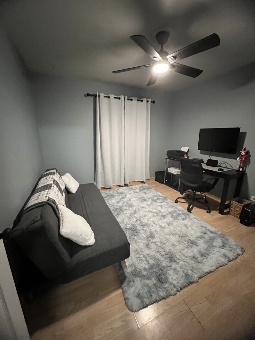 1687 Williamsburg Court #B, Wheaton, IL 60189