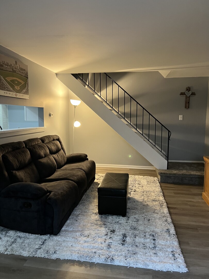 1687 Williamsburg Court #B, Wheaton, IL 60189