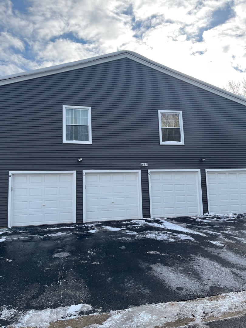 1687 Williamsburg Court #B, Wheaton, IL 60189