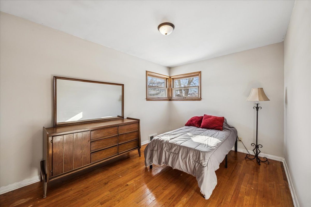 6723 Tinley Park Drive, Tinley Park, IL 60477