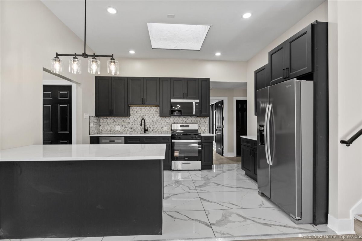 17201 Bennett Avenue, South Holland, IL 60473