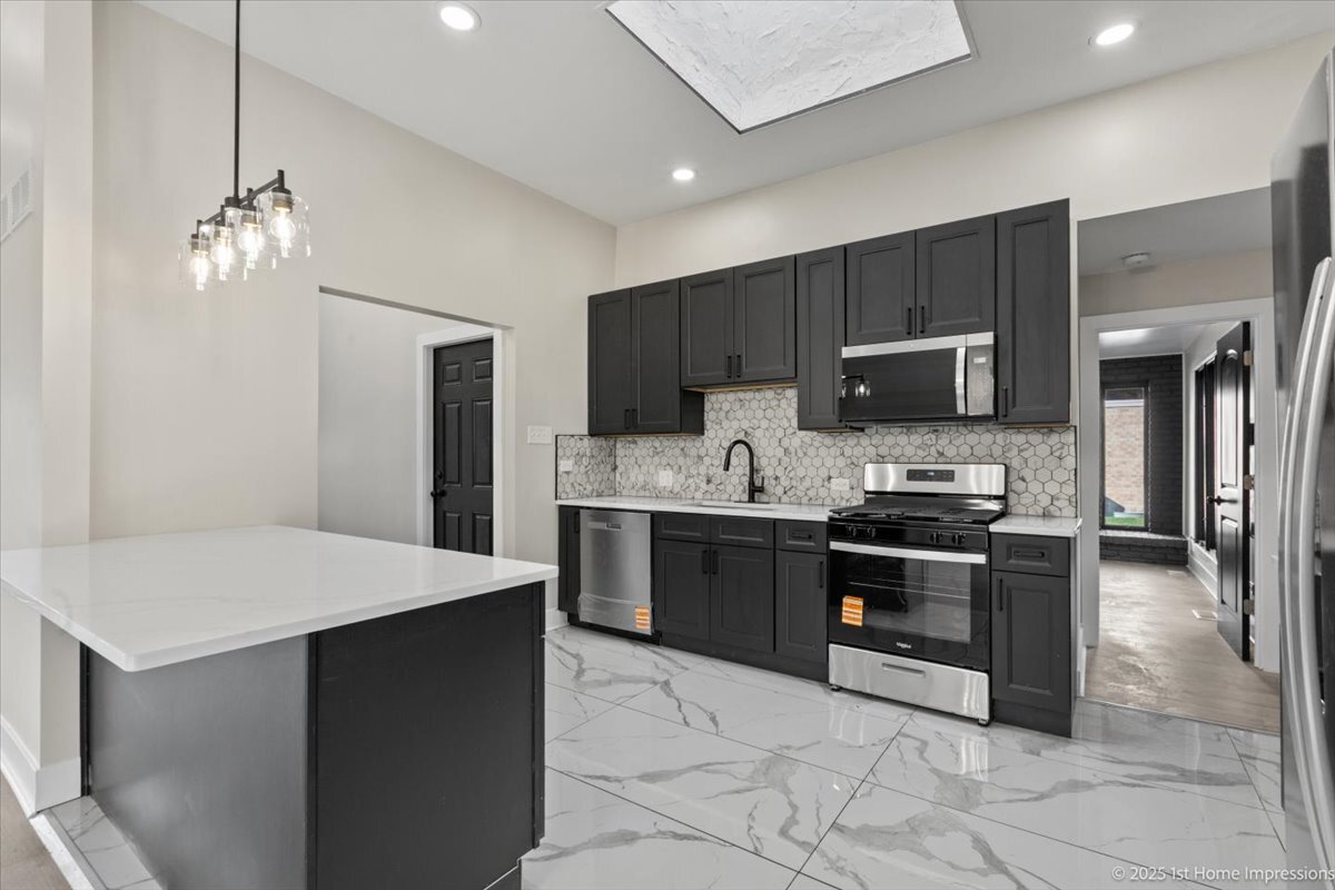 17201 Bennett Avenue, South Holland, IL 60473