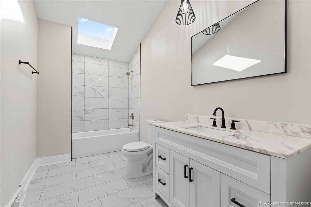 17201 Bennett Avenue, South Holland, IL 60473