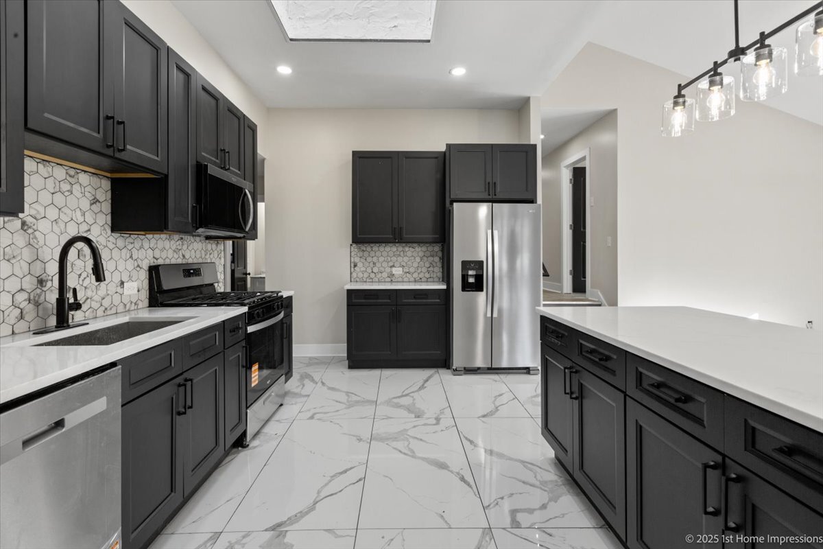 17201 Bennett Avenue, South Holland, IL 60473