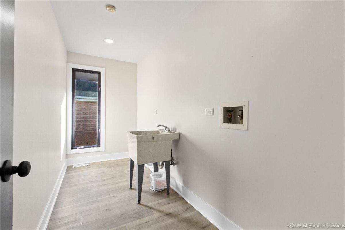 17201 Bennett Avenue, South Holland, IL 60473