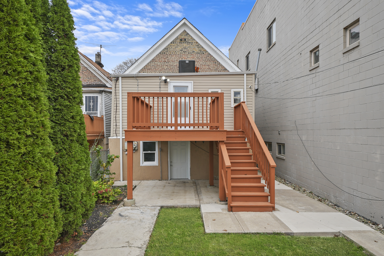 3328 S Damen Avenue, Chicago, IL 60608