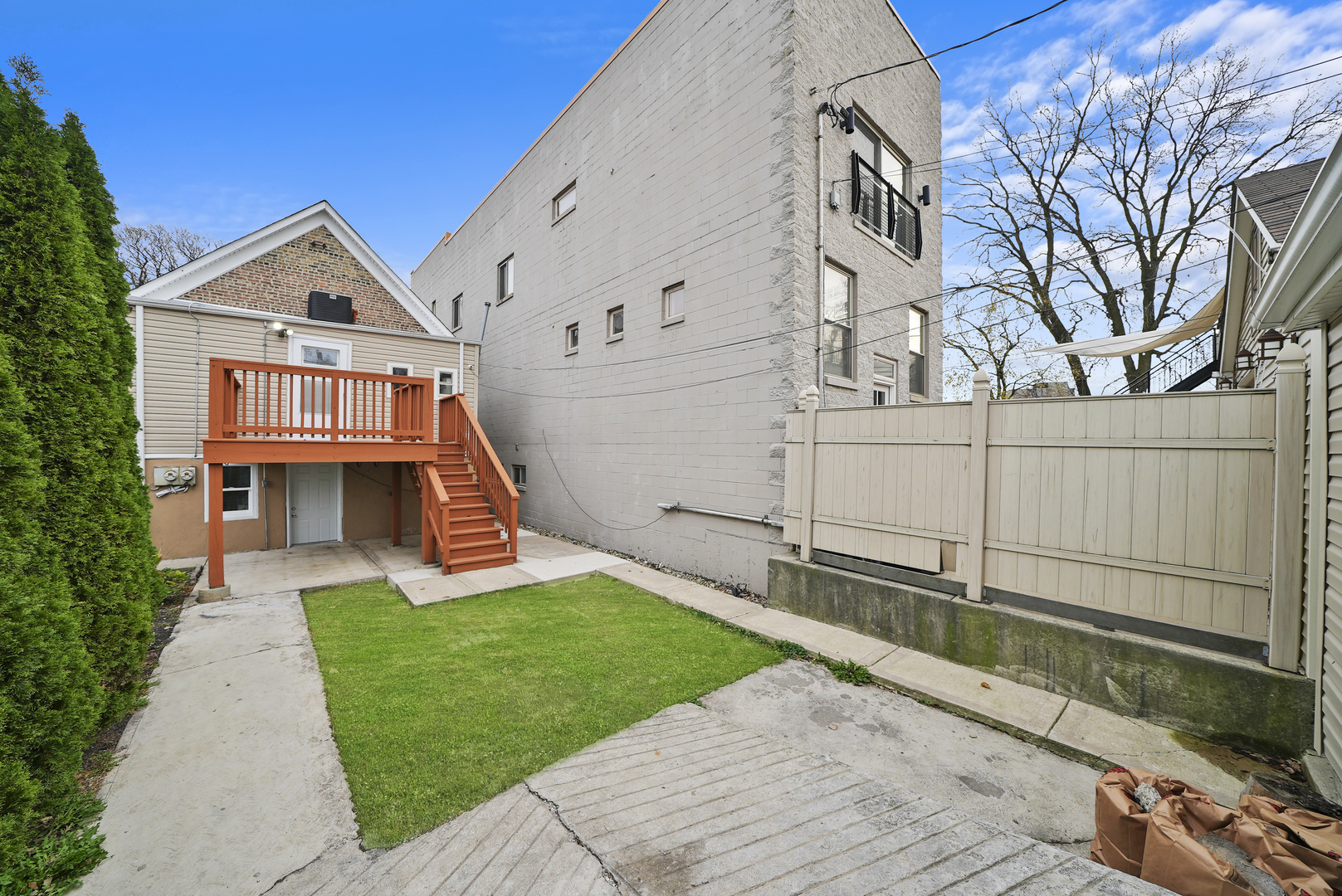 3328 S Damen Avenue, Chicago, IL 60608
