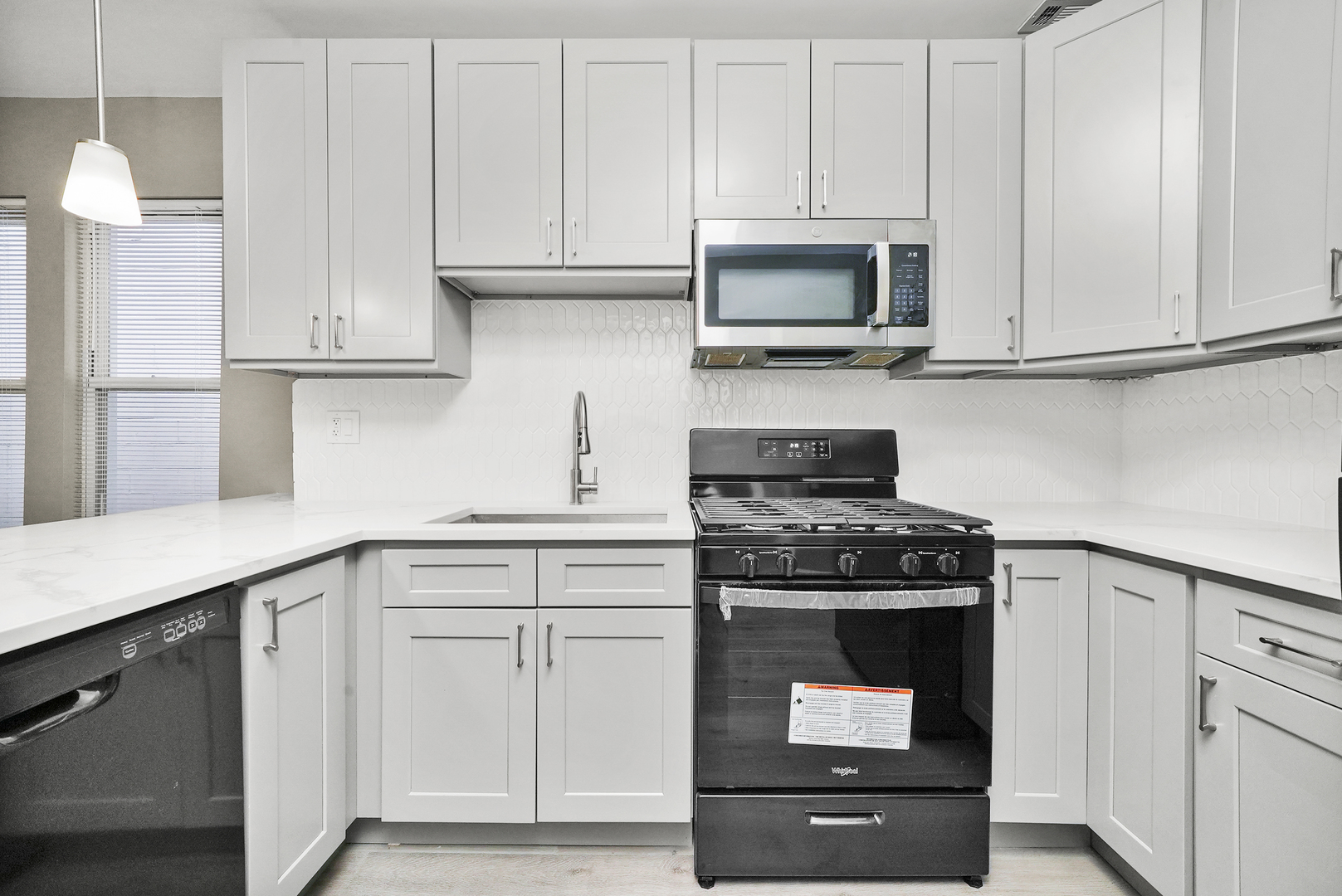 3328 S Damen Avenue, Chicago, IL 60608