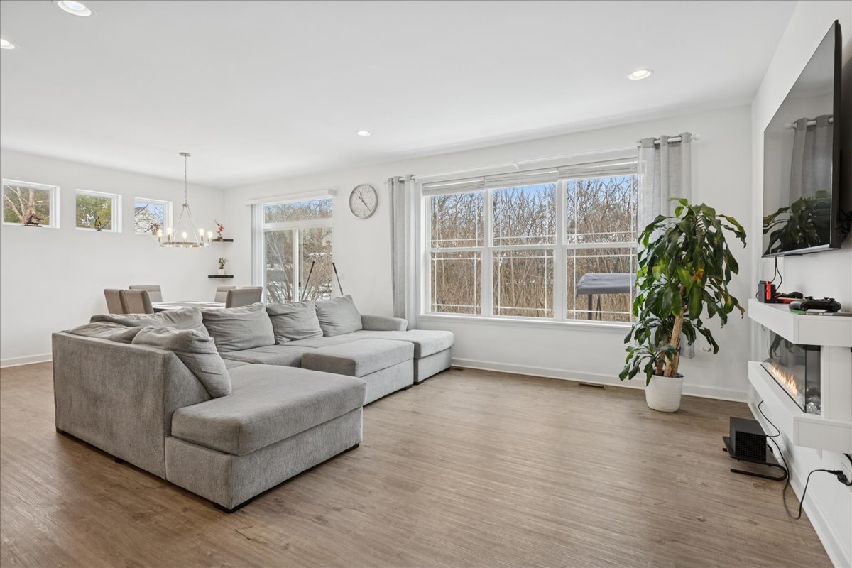 5 Lake Vista Court, Lake Villa, IL 60046