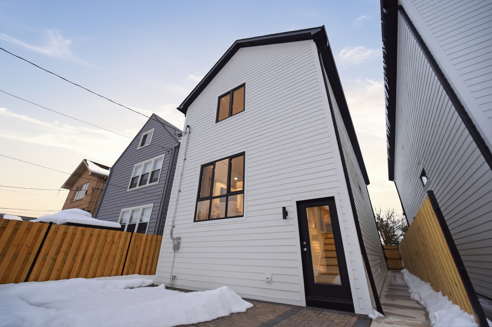 4910 N Austin Avenue, Chicago, IL 60630