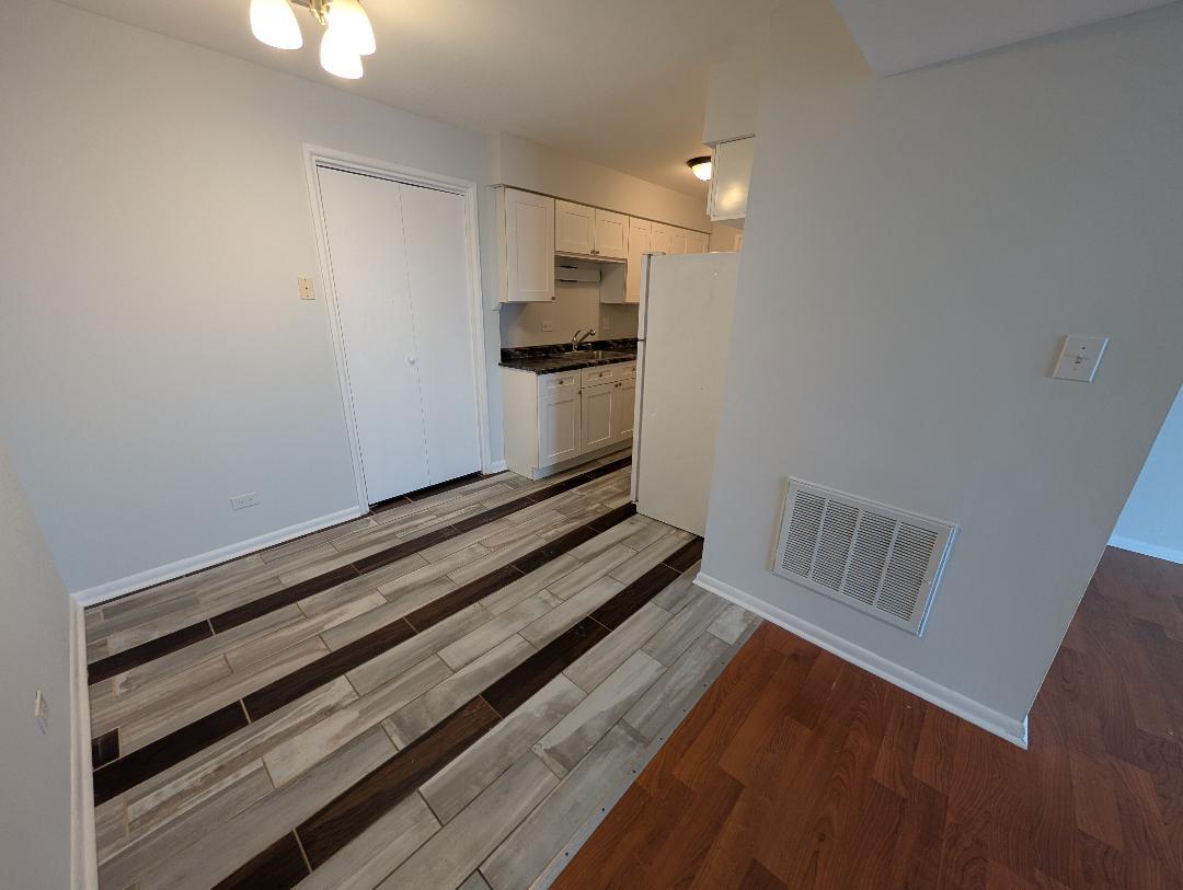 17515 S SANDALWOOD Drive #303, Tinley Park, IL 60477