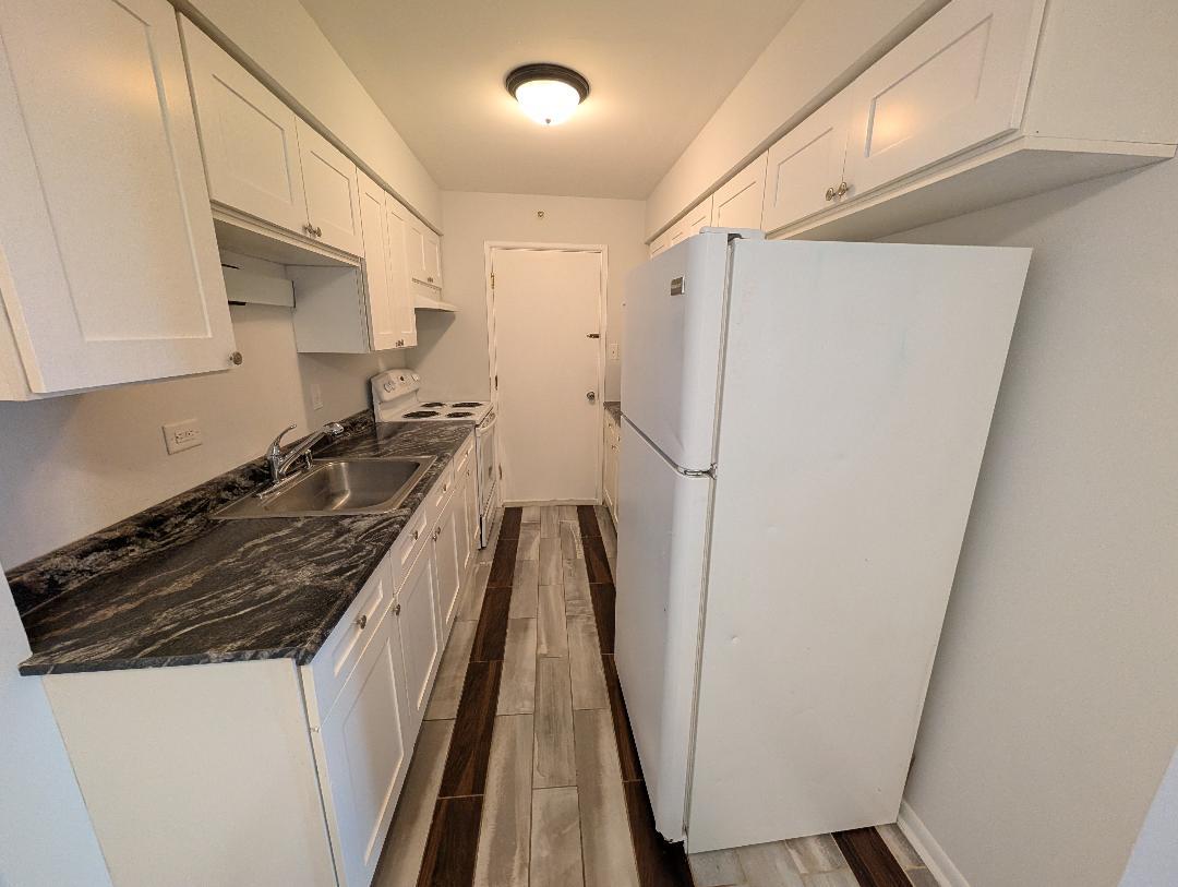 17515 S SANDALWOOD Drive #303, Tinley Park, IL 60477