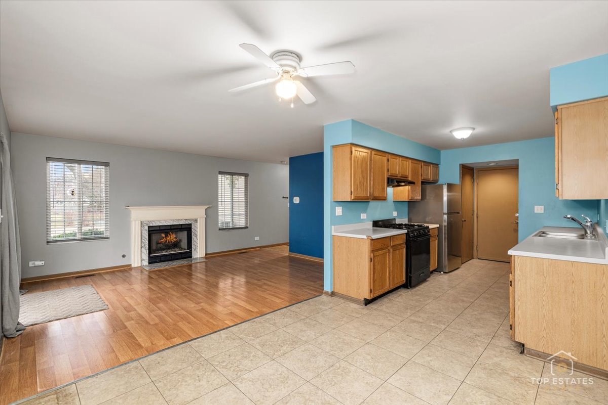 1283 Sandhurst Lane, South Elgin, IL 60177