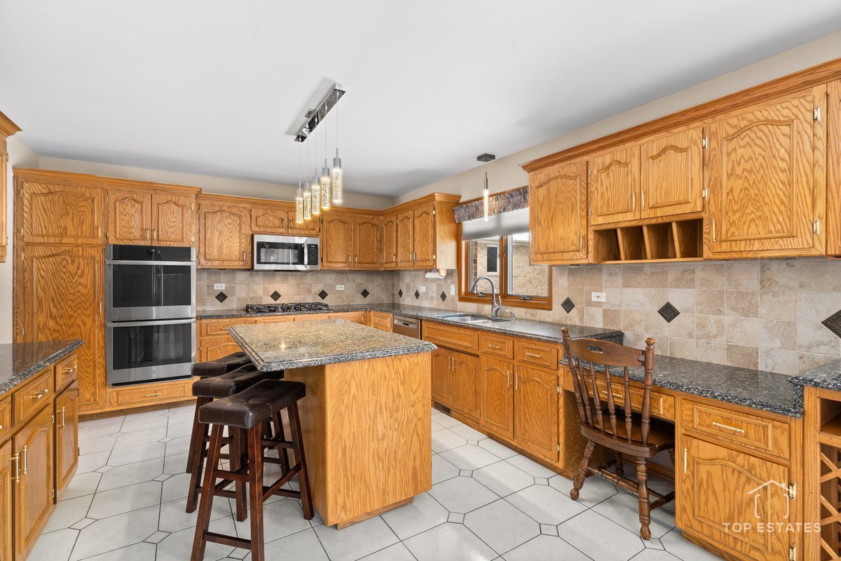 13124 W Beaver Lake Drive, Homer Glen, IL 60491