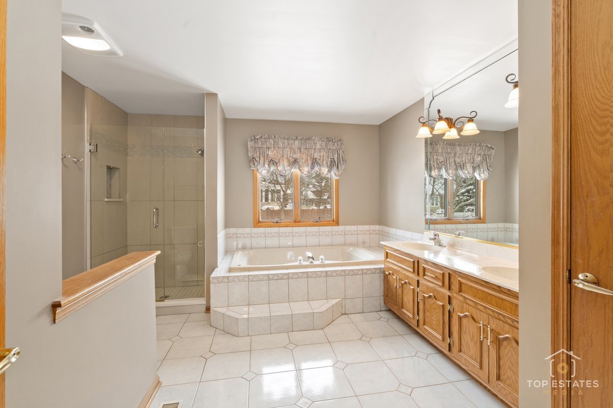 13124 W Beaver Lake Drive, Homer Glen, IL 60491