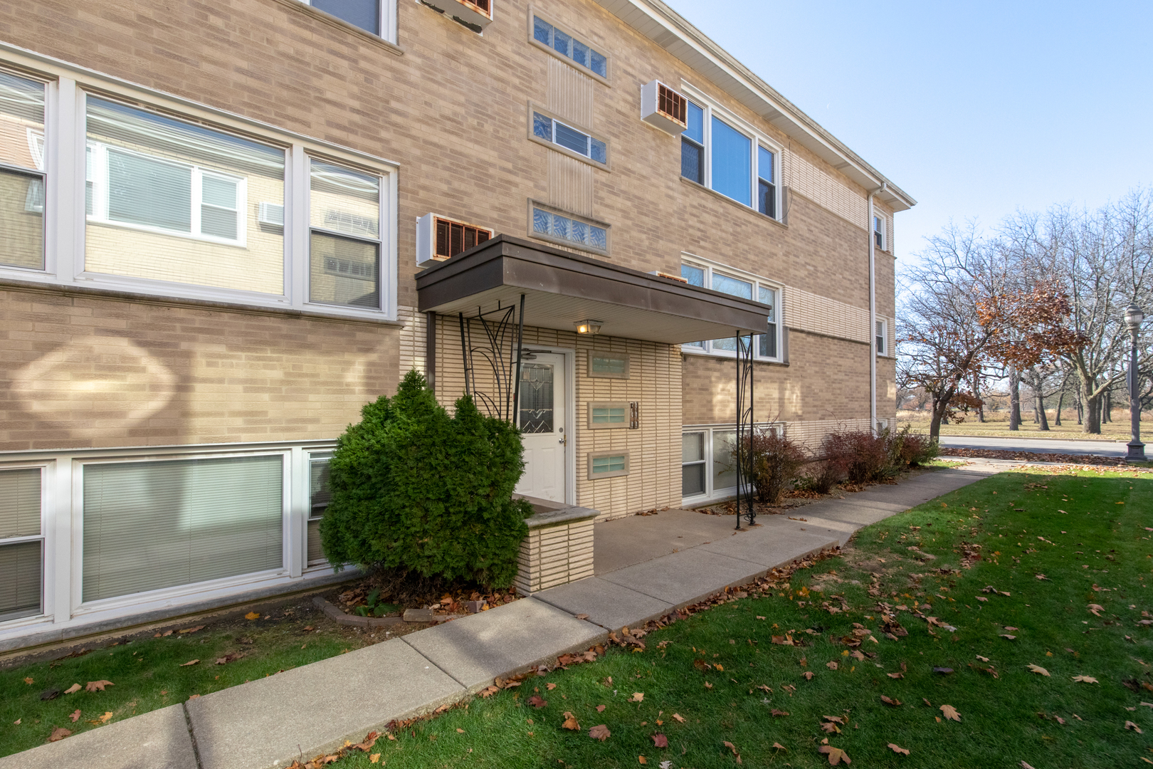 2245 Des Plaines Avenue #B, North Riverside, IL 60546