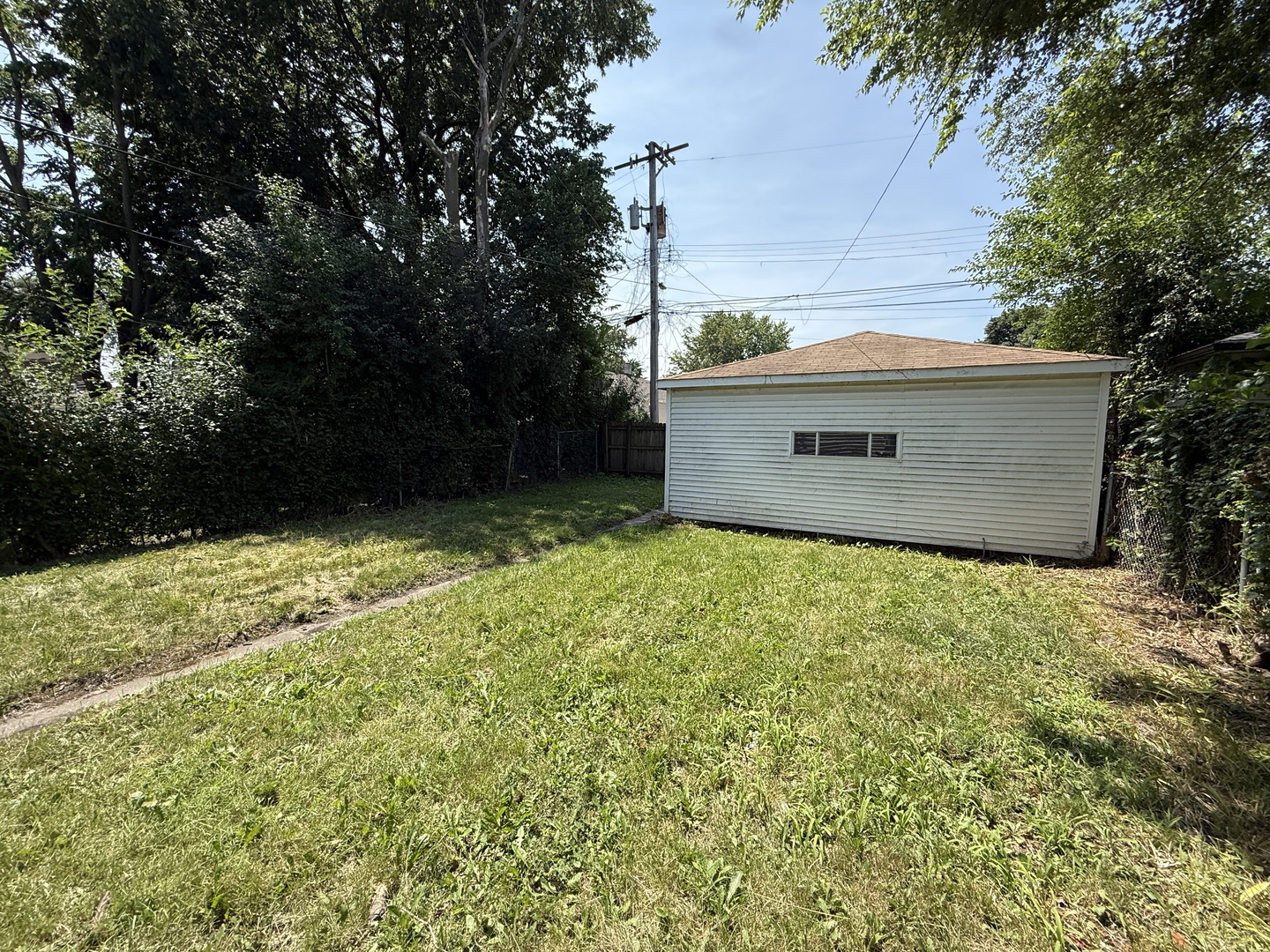 8324 S Kingston Avenue, Chicago, IL 60617