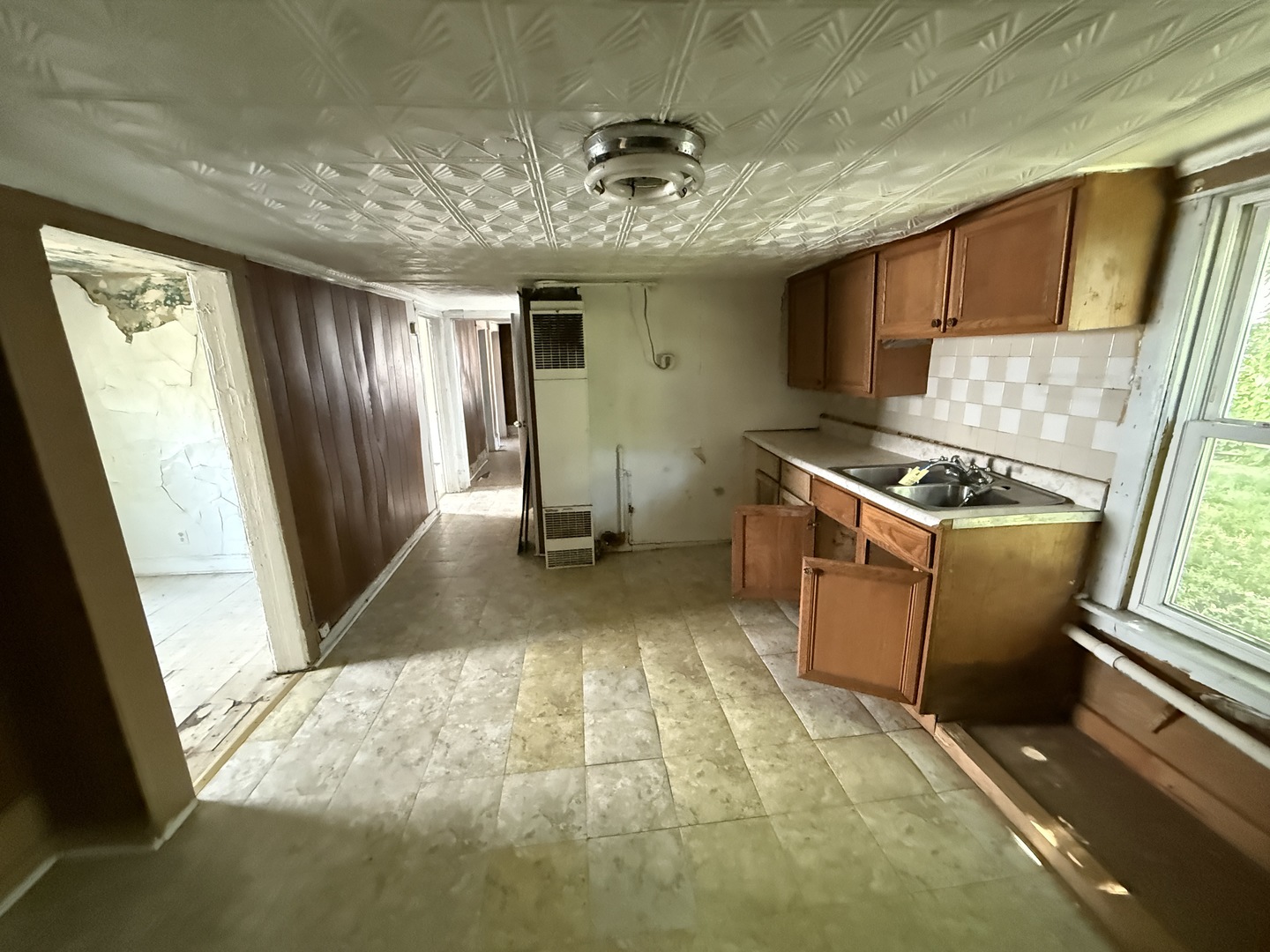 8324 S Kingston Avenue, Chicago, IL 60617