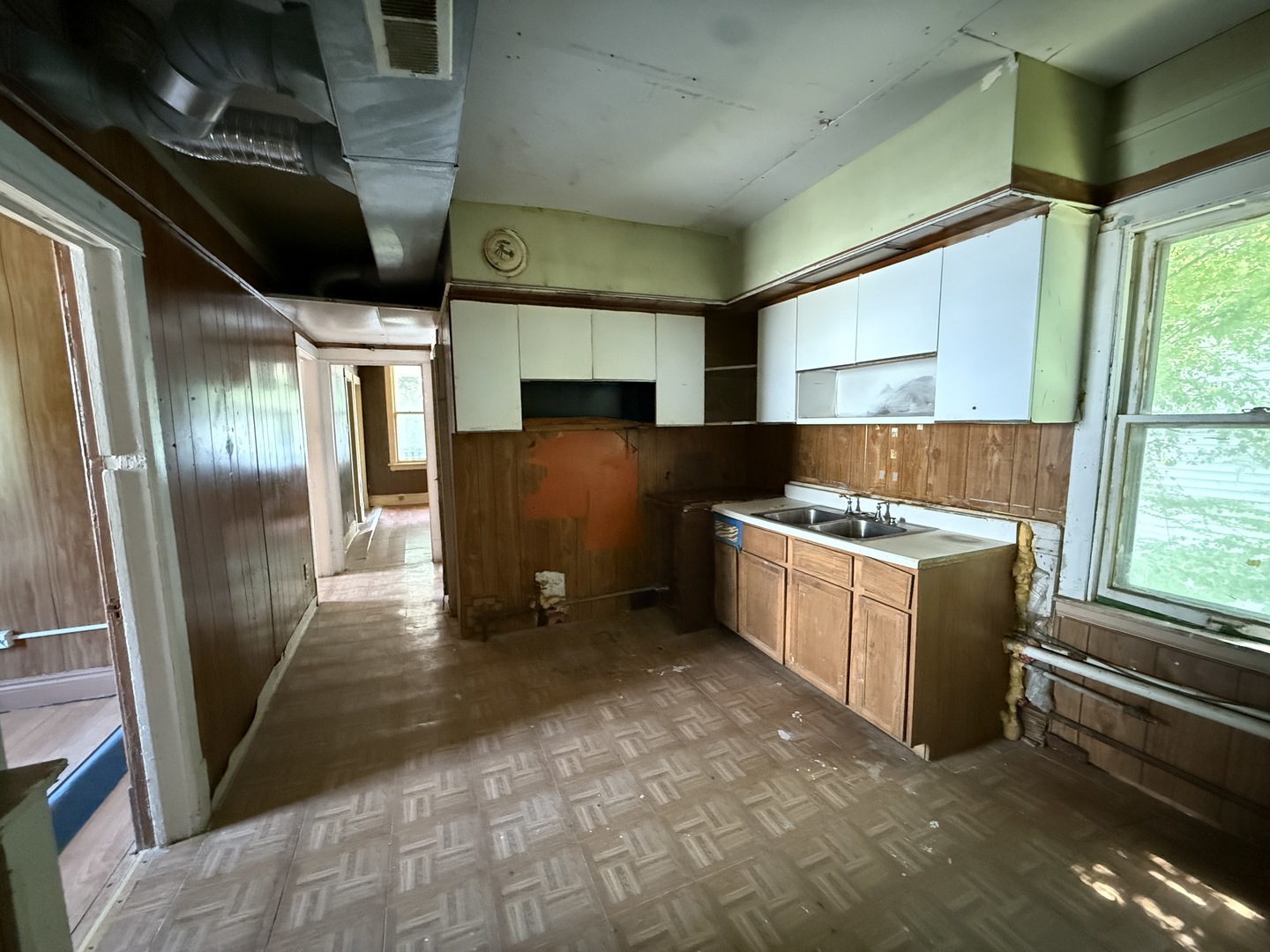 8324 S Kingston Avenue, Chicago, IL 60617