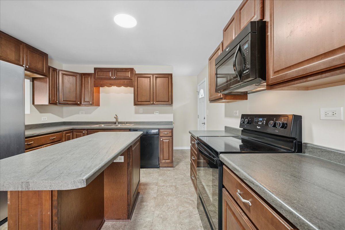 1502 Round Lake Drive, Round Lake Beach, IL 60073