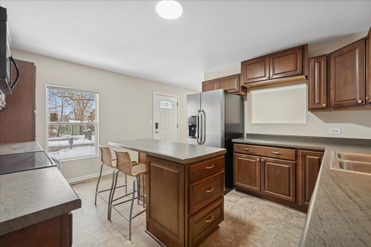 1502 Round Lake Drive, Round Lake Beach, IL 60073