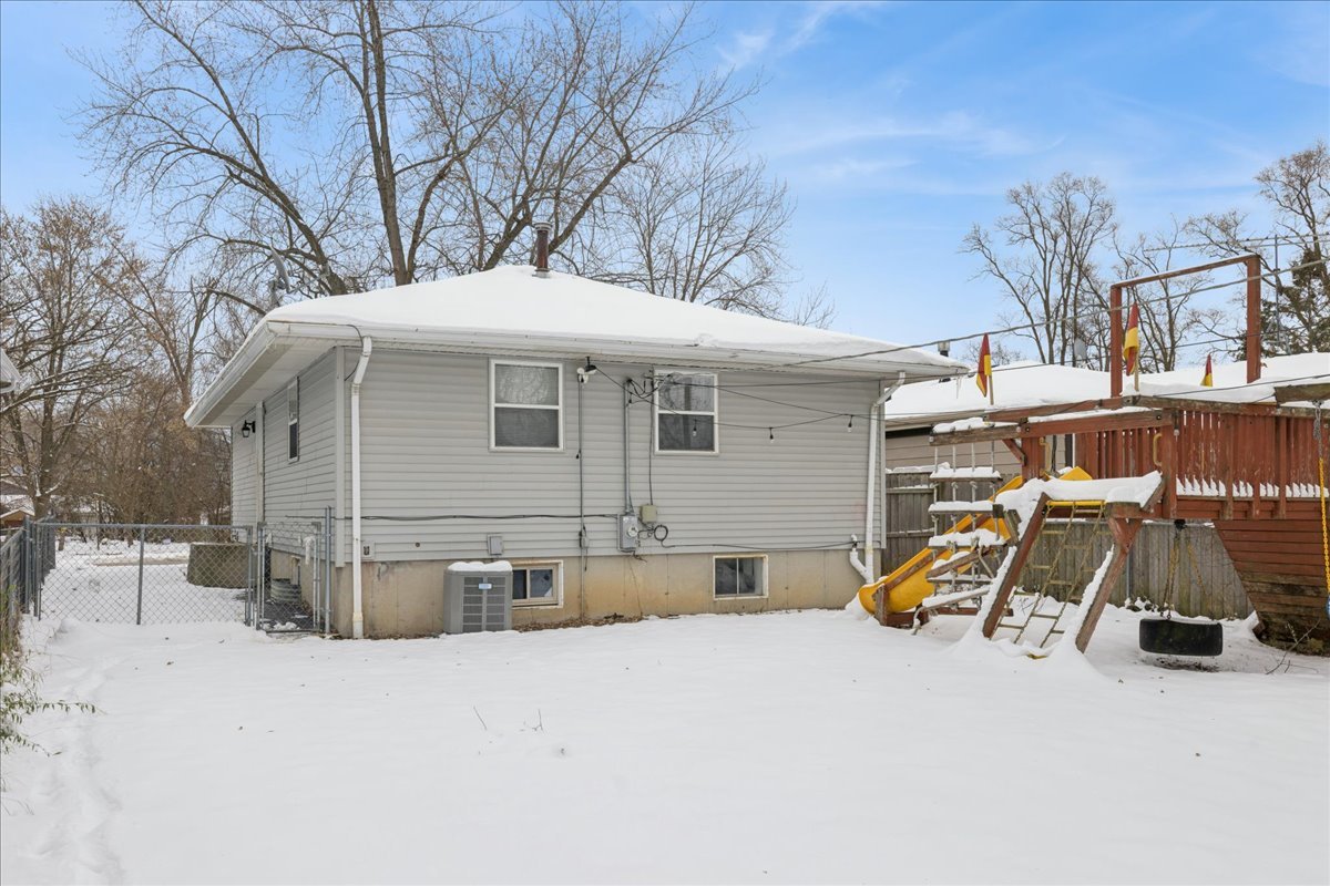 1502 Round Lake Drive, Round Lake Beach, IL 60073