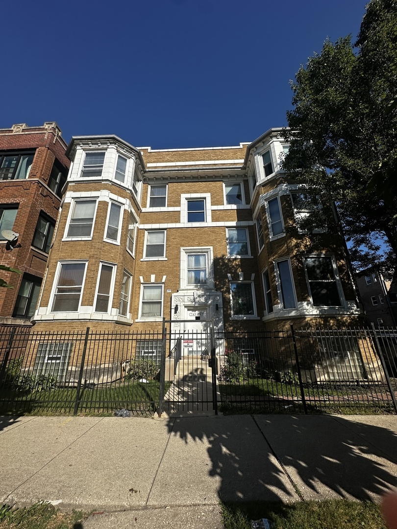 745 S Independence Boulevard #3N, Chicago, IL 60624