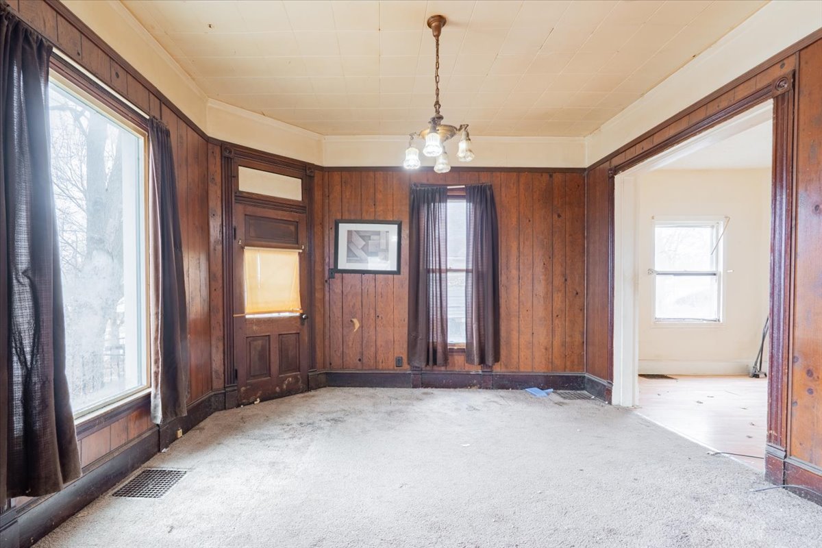 916 W Front Street, Bloomington, IL 61701