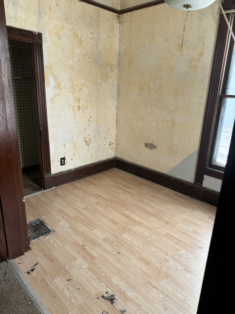 916 W Front Street, Bloomington, IL 61701