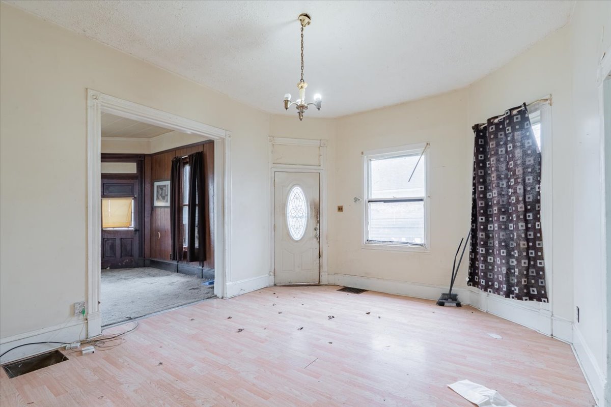 916 W Front Street, Bloomington, IL 61701