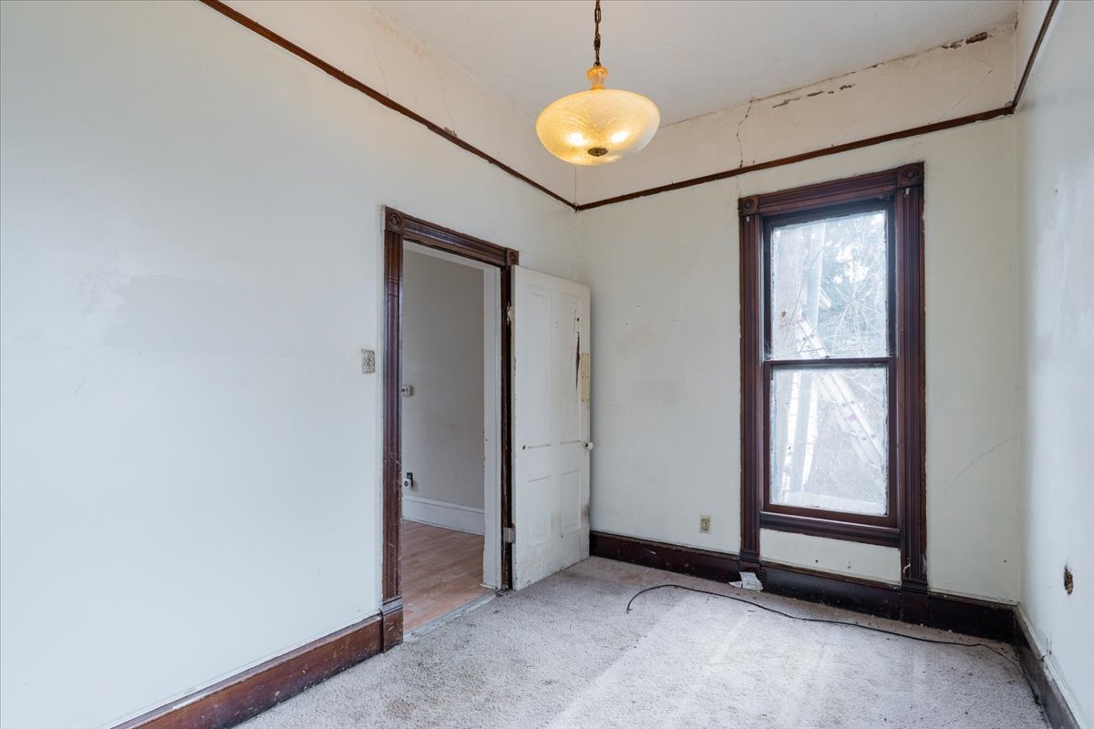 916 W Front Street, Bloomington, IL 61701