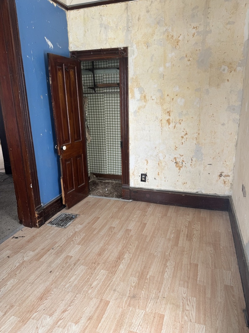 916 W Front Street, Bloomington, IL 61701