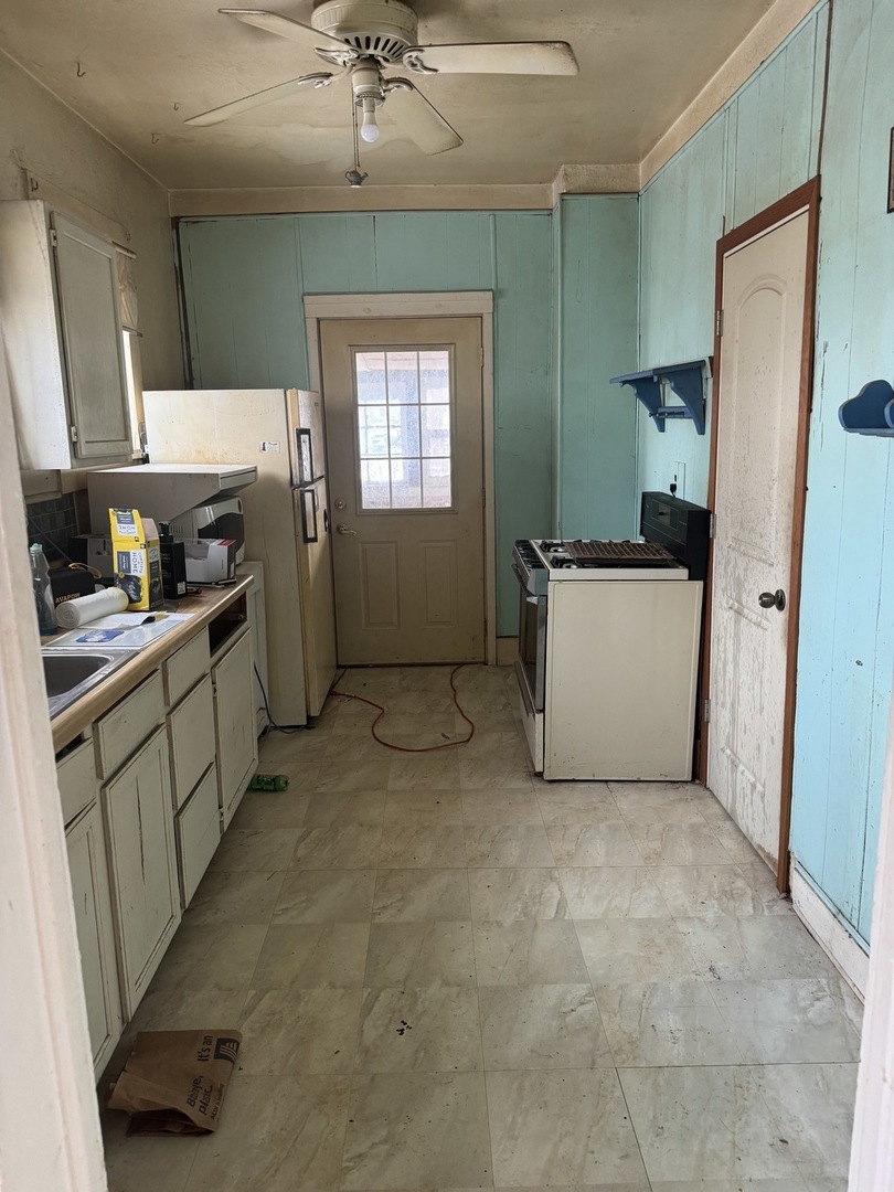 916 W Front Street, Bloomington, IL 61701