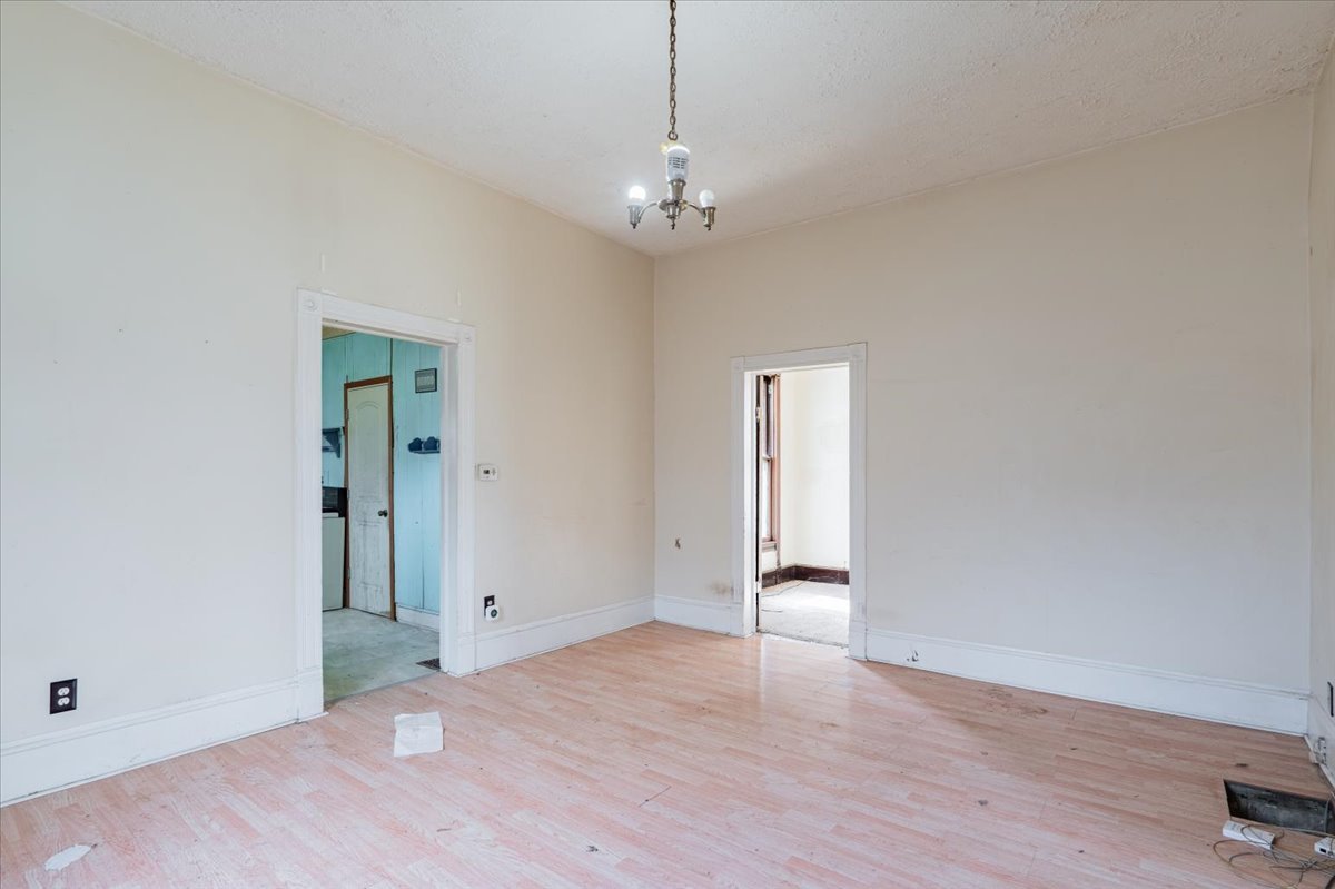 916 W Front Street, Bloomington, IL 61701